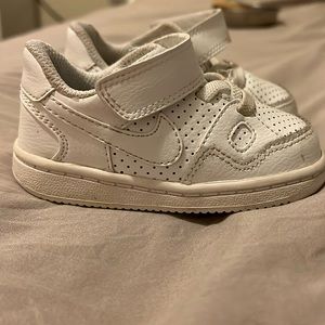 White low cut Nikes size 5c.